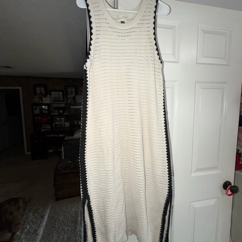 Universal Thread Cream and Black Asymmetrical Dress